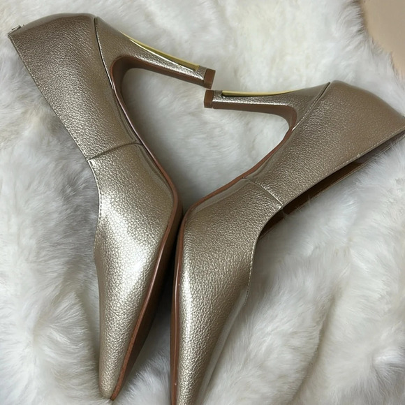 J.Renee Phoebi,women shoes,NEW, pumps,Patente Gold accent,glam,shine,event,prom - Picture 10 of 15